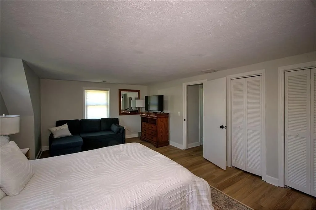 3 bed, 2.0 bath, 1547 sqft, $2,600 — Photo 4