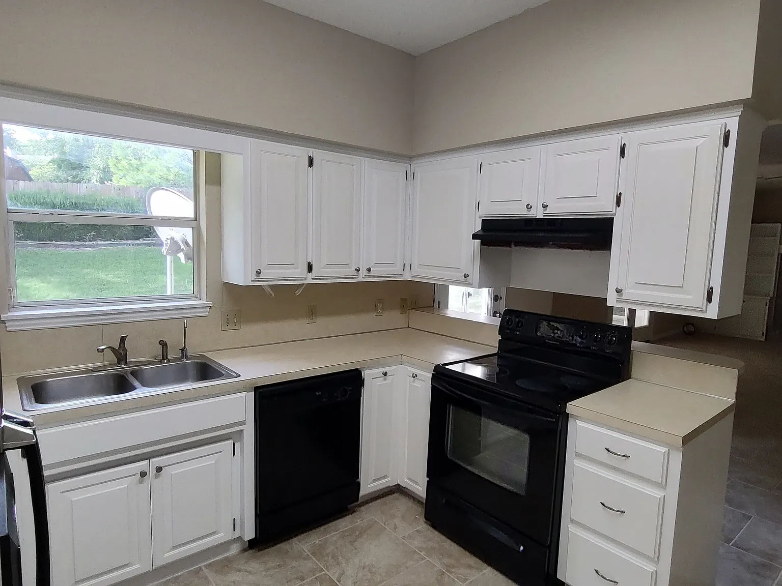 3 bed, 2087 sqft, $2,150 — Photo 3