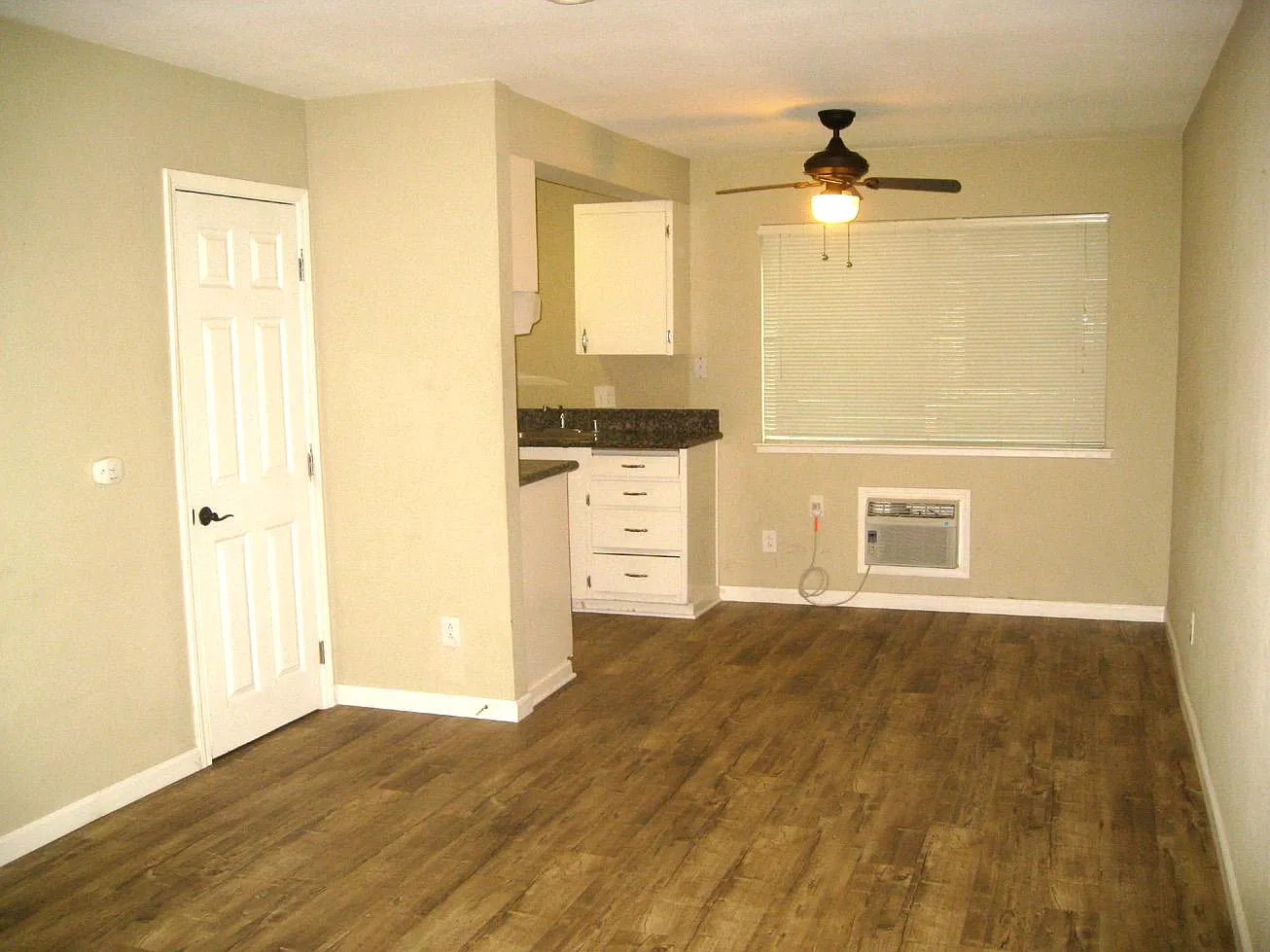 2 bed, 800 sqft, $1,795 — Photo 3