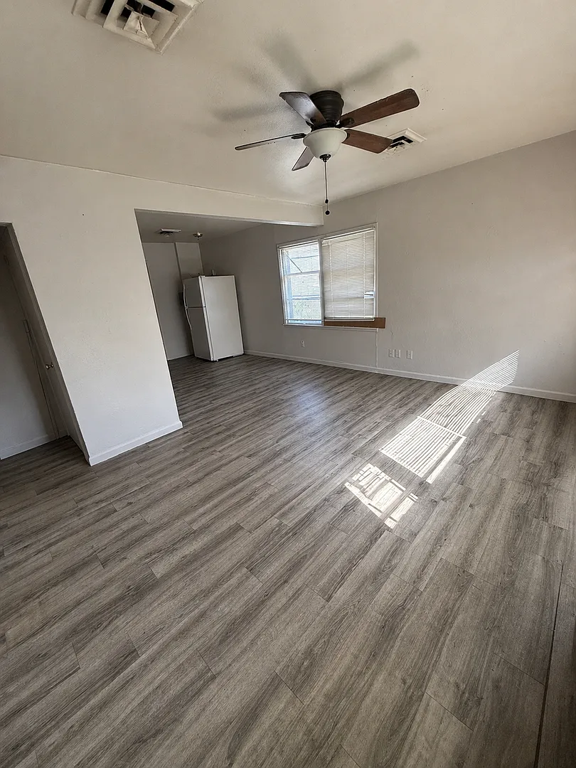 Cute 3bd/1bath Home — Photo 2