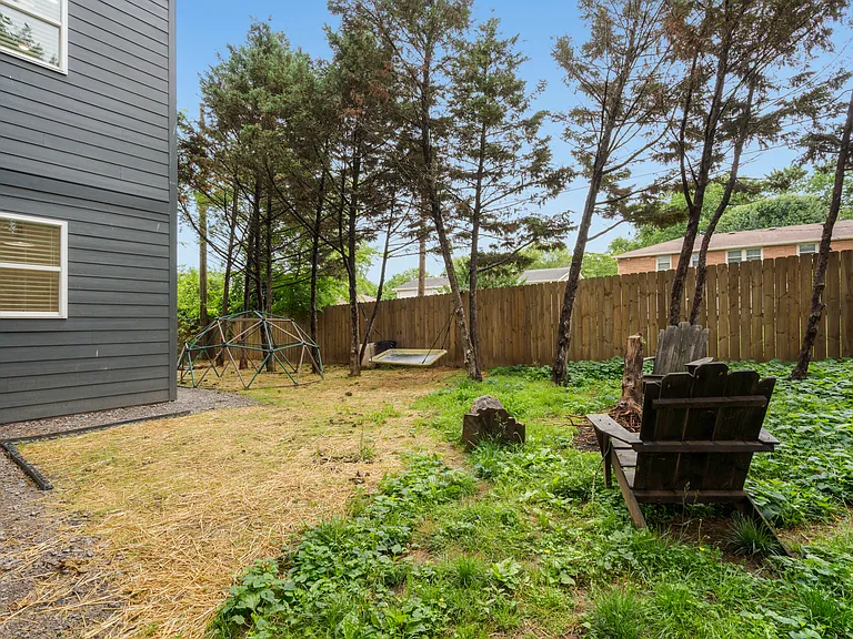 530 Continental Dr — Photo 33