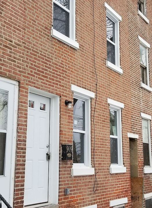 1st image of 909 Gray St