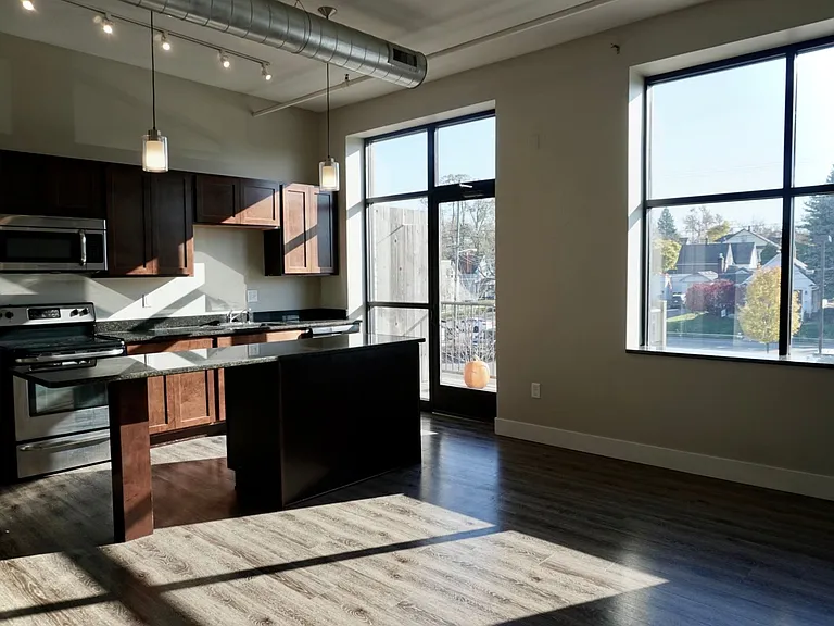 855 Michigan St NE — Photo 10