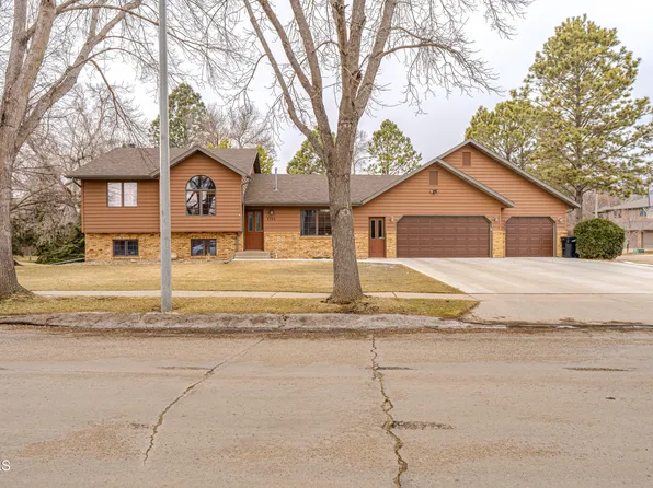 1750 Bonn Blvd, Bismarck, ND 58504