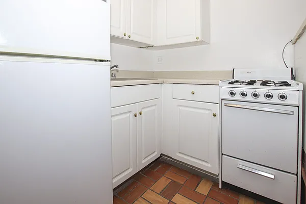 Rented by Avenues Real Estate | media 3