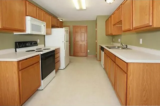 3 bed, 1549 sqft, $2,200 — Photo 2