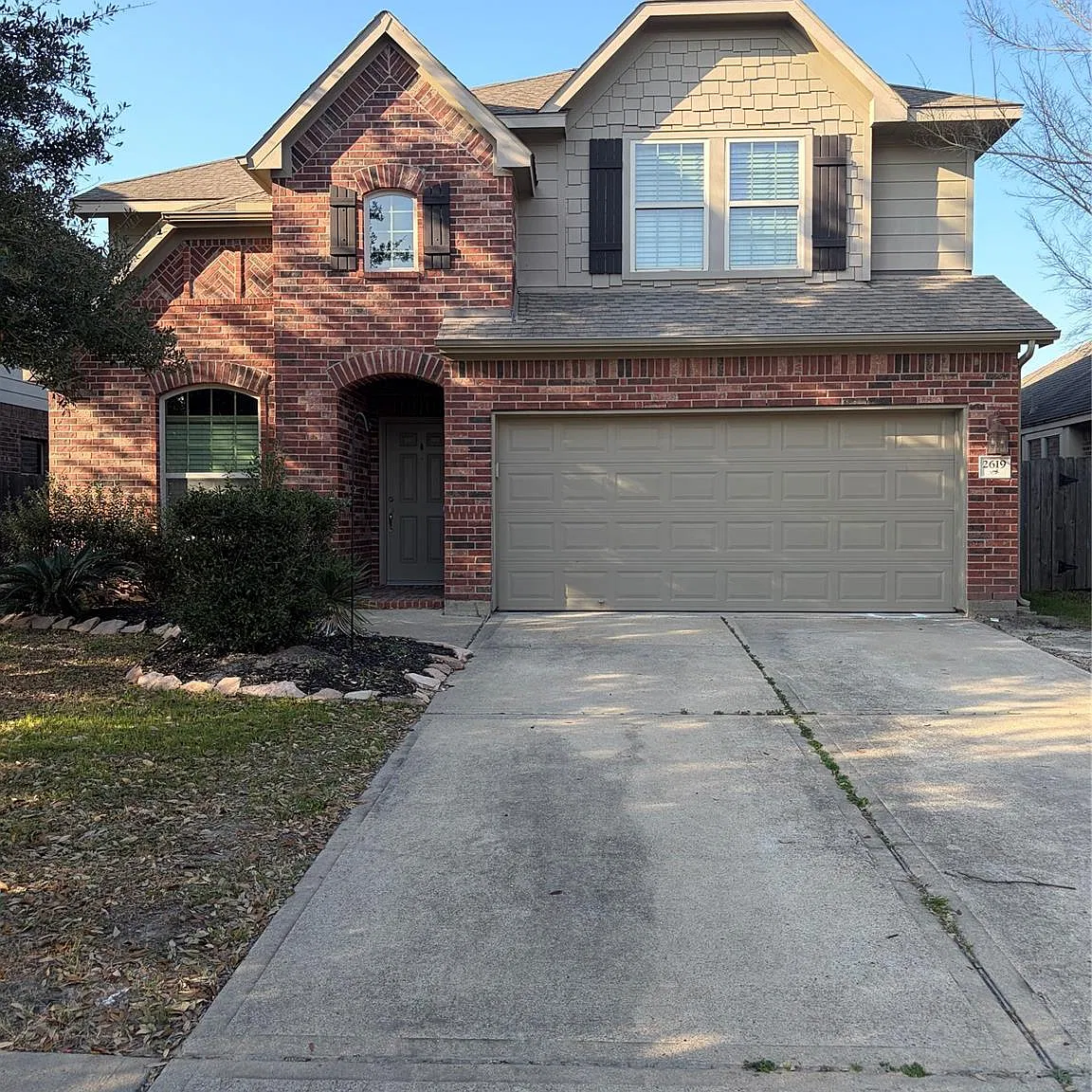 4 bed, 2.5 bath, 2365 sqft, $2,483 — Photo 2