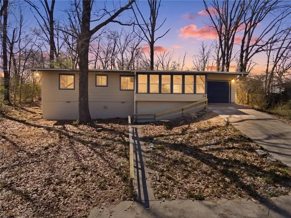 24 Tamworth Cir, Bella Vista, AR 72715