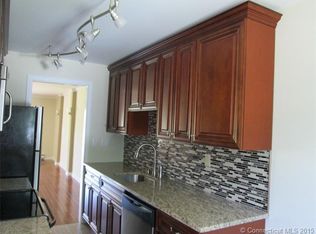 11 Mountain Laurel Ct, Cromwell, CT 06416