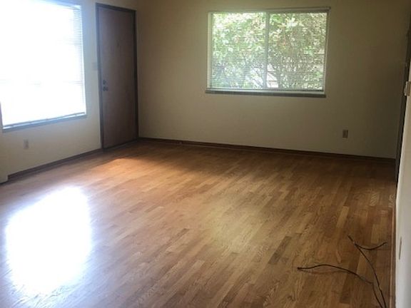 3rd image of 840 NW 61st St