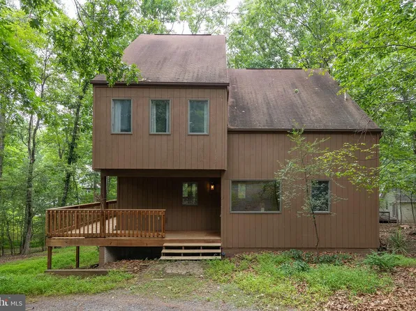 1317 Lakeview Dr, Cross Junction, VA 22625