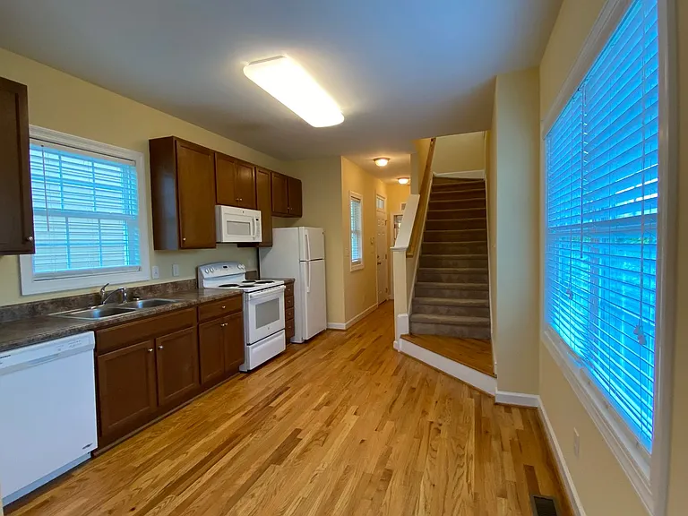 3925 Lexington Dr — Photo 17