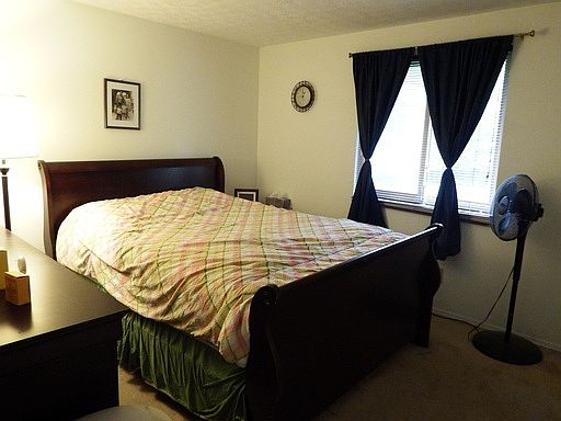 4th image of 4701 Kenilwood Ave
