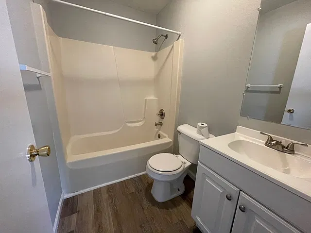 Stone Dr. 302 — Photo 3