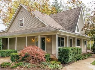 8006 Lakeshore Dr, Whitmore Lake, MI 48189