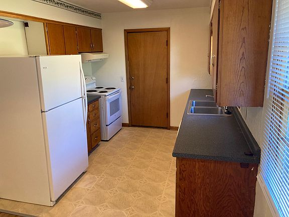 3rd image of 812 W Brooke Ave