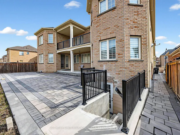 54 Kelways Cir #UPPER — Photo 33