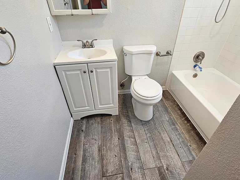 370 N Fair Oaks Ave — Photo 17