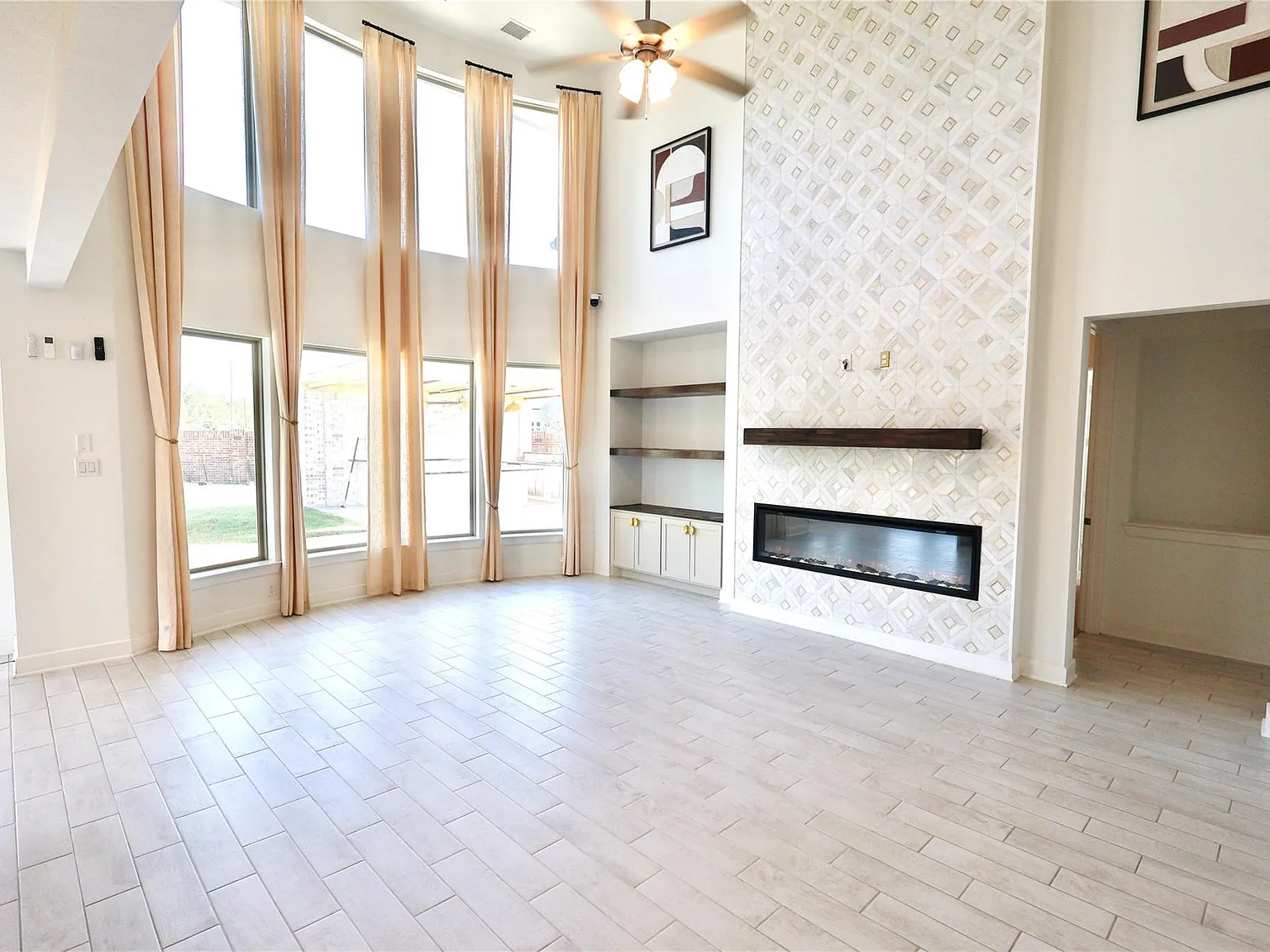 5 bed, 4.5 bath, 3427 sqft, $3,500 — Photo 2