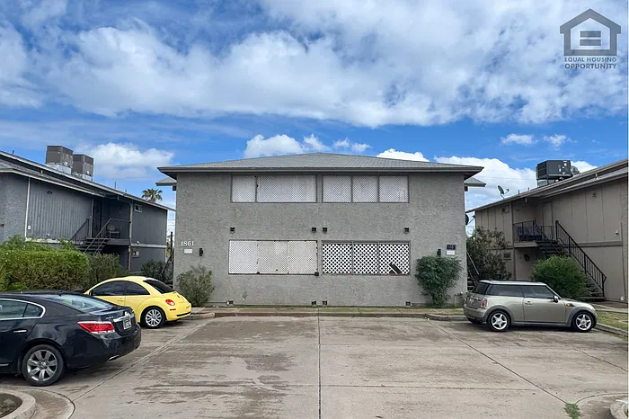 2 bed, 1.0 bath, 977 sqft, $1,499 — Photo 3