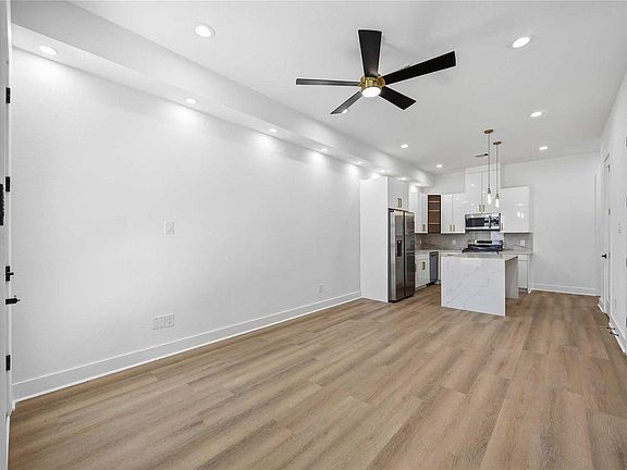 5th image of 4649 Clover St #A/b