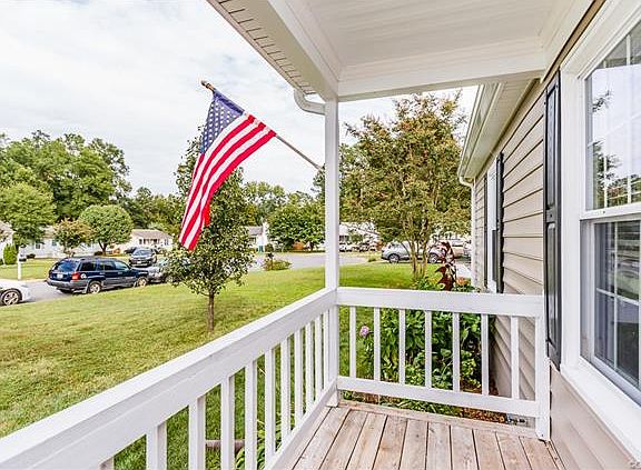2nd image of 2715 Laurelton Pl