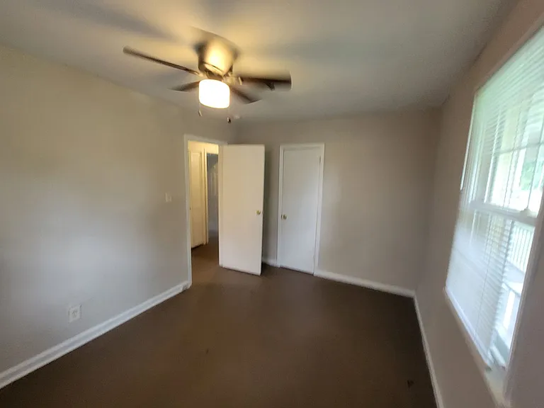 2111 Dyer St — Photo 9