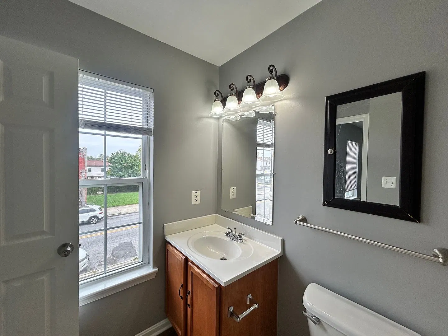 Baltimore - 3 Bedrooms and 2.5 baths Available! — Photo 4