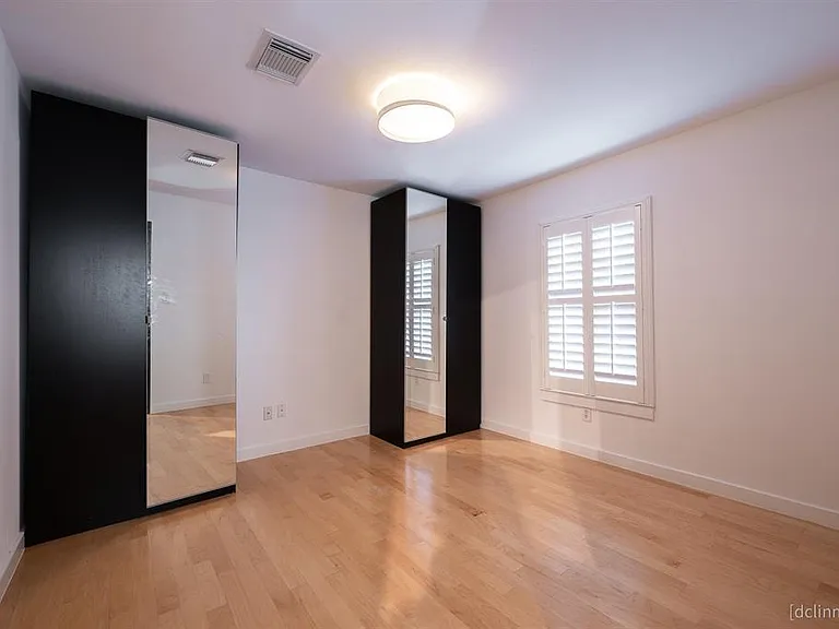 902 W Heights Hollow Ln — Photo 11