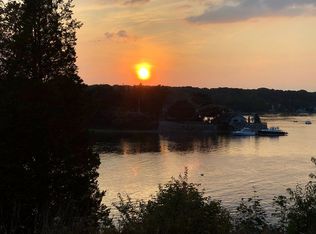 11 Circuit Dr, Warren, RI 02885