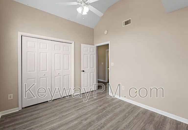 304 Elbrus Way — Photo 5