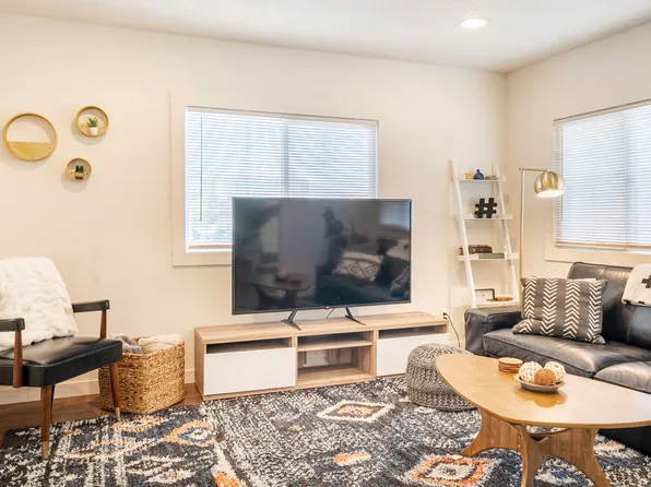 5506 NE Hoyt St, Portland, OR