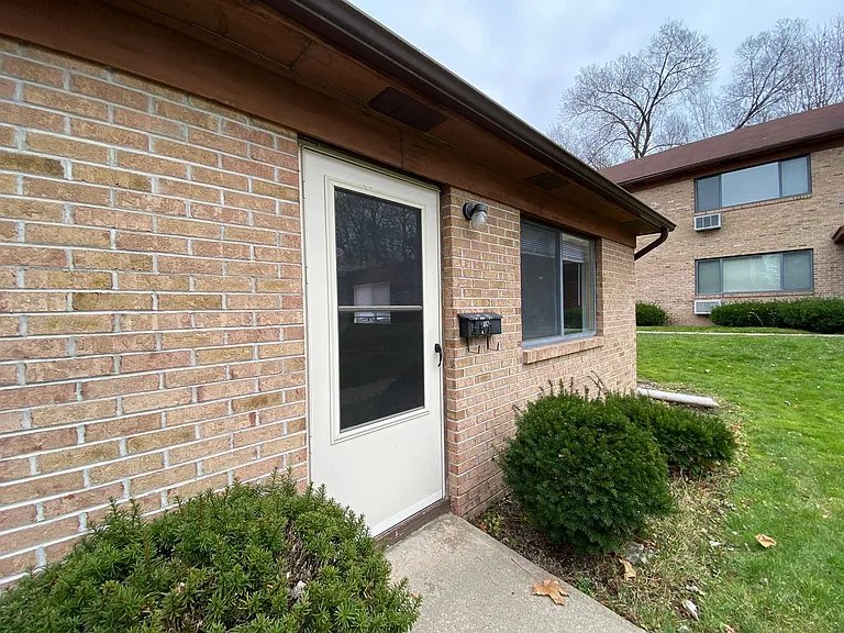 Parkway Apartments — Photo 44
