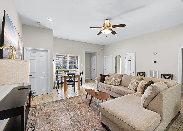 Spacious 4BD 2.5BA King beds Patio Walk A&M