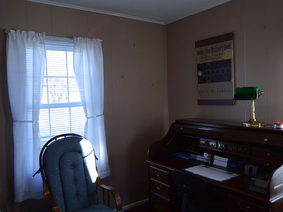 5th image of 409 Edinborough Dr