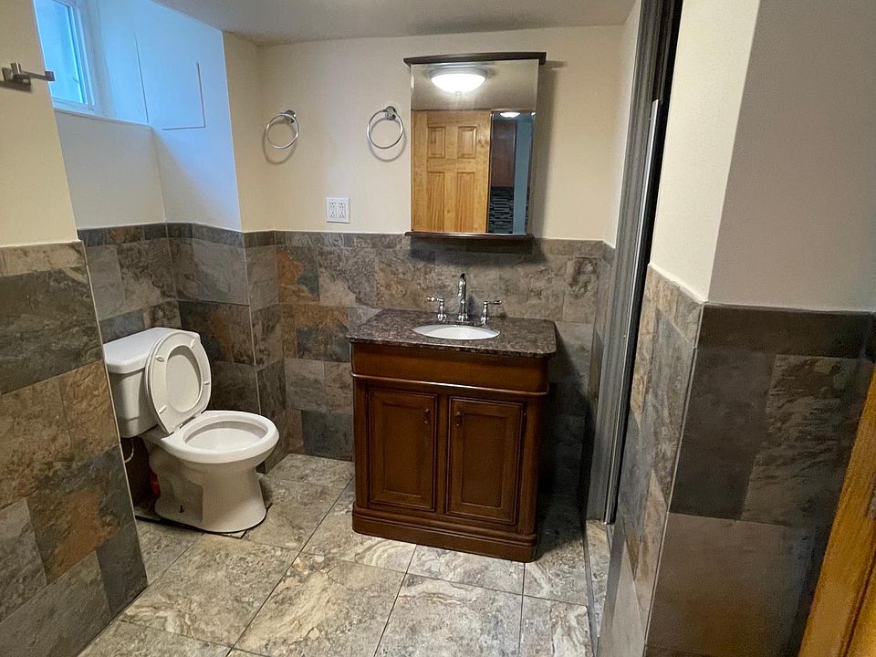 1st image of 2448 Hering Ave #1