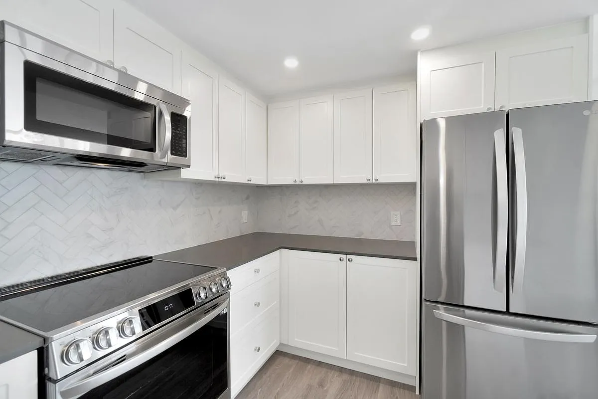 2190 Bellevue Avenue — Photo 1