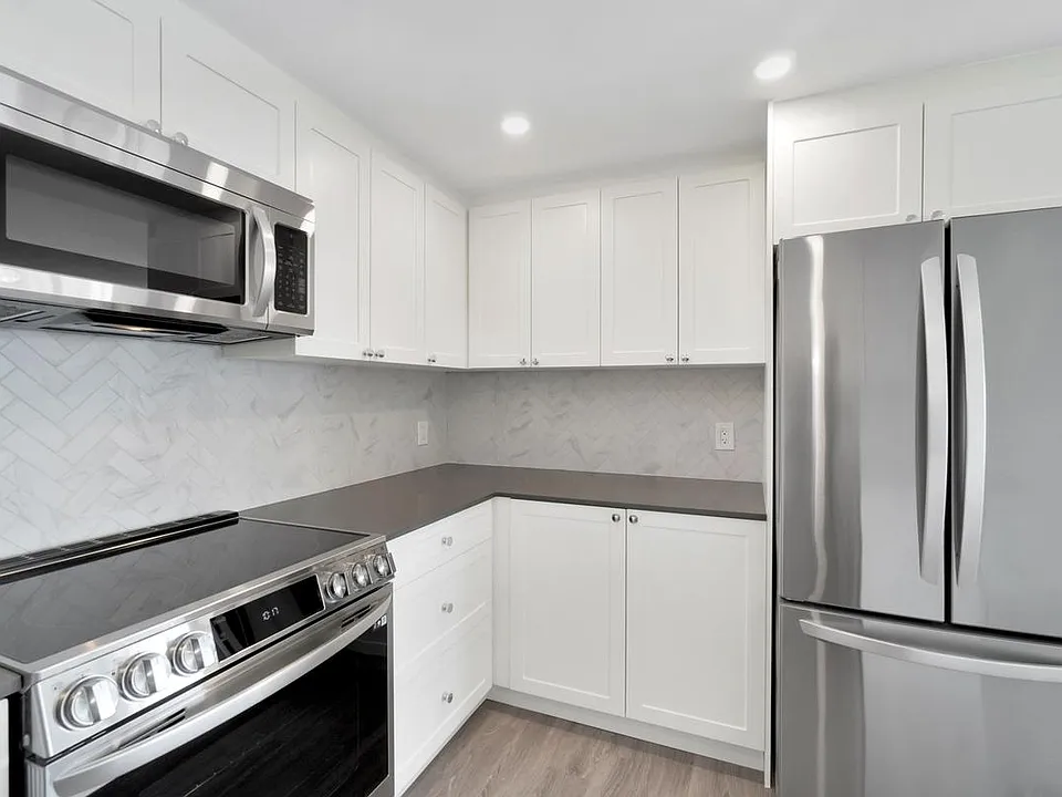 2190 Bellevue Ave
