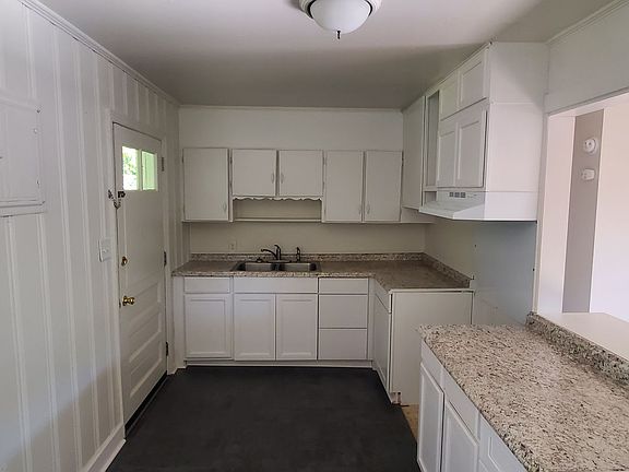 3rd image of 1530 McCormick St