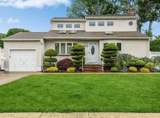 179 N Oak St, Massapequa, NY 11758