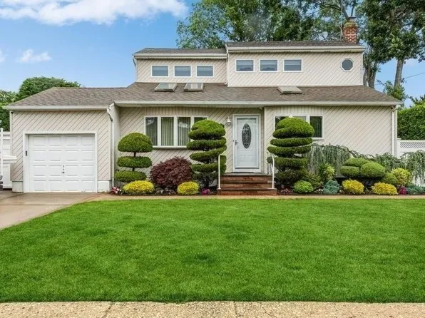 179 N Oak Street, Massapequa, NY 11758