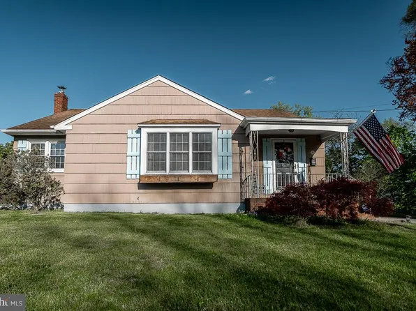 3 Manor Ter, Mount Holly, NJ 08060