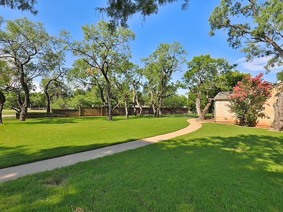 5th image of 1382 Hollis Dr