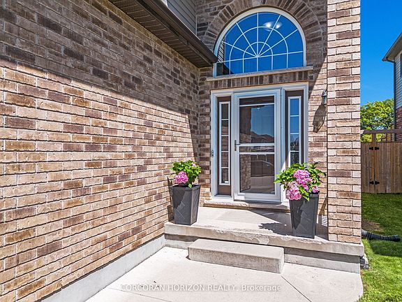 3rd image of 135 Broadoaks Dr