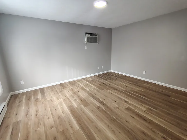 6078 Boxwood Dr #3 — Photo 2