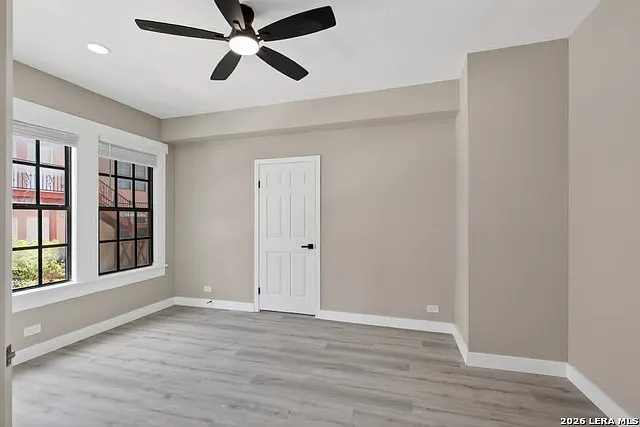 906 W Craig Pl — Photo 16