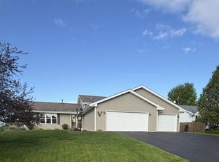532 Autumnwolf Dr, Davis Junction, IL 61020