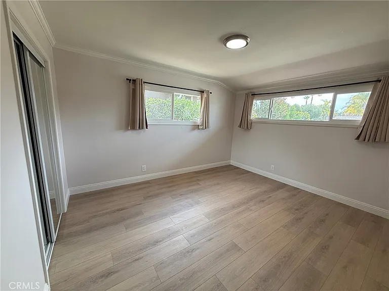 5621 Kenwood Ave — Photo 19