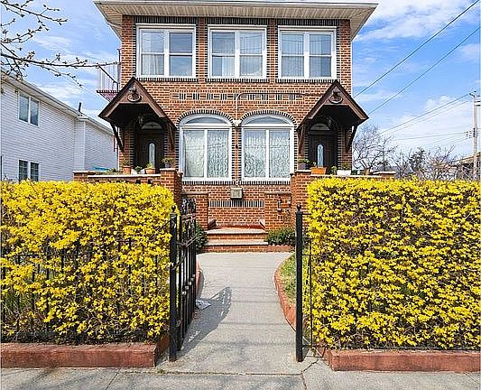 2nd image of 3923 Avenue