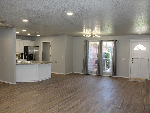5th image of 14813 Twelve Oaks Dr